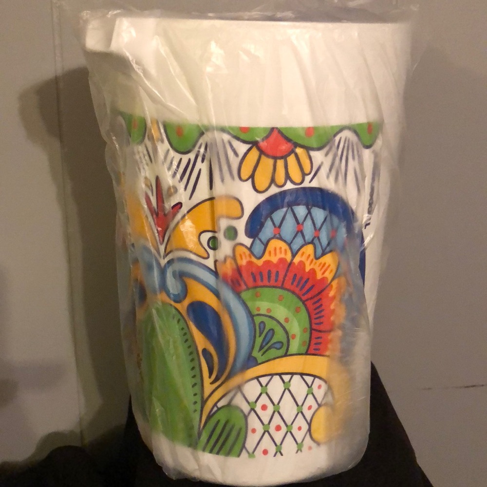 New Tupperware 1 Gallon Pitcher
